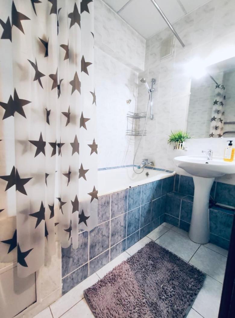 Like Home Apartments&Rooms Almaty Luaran gambar
