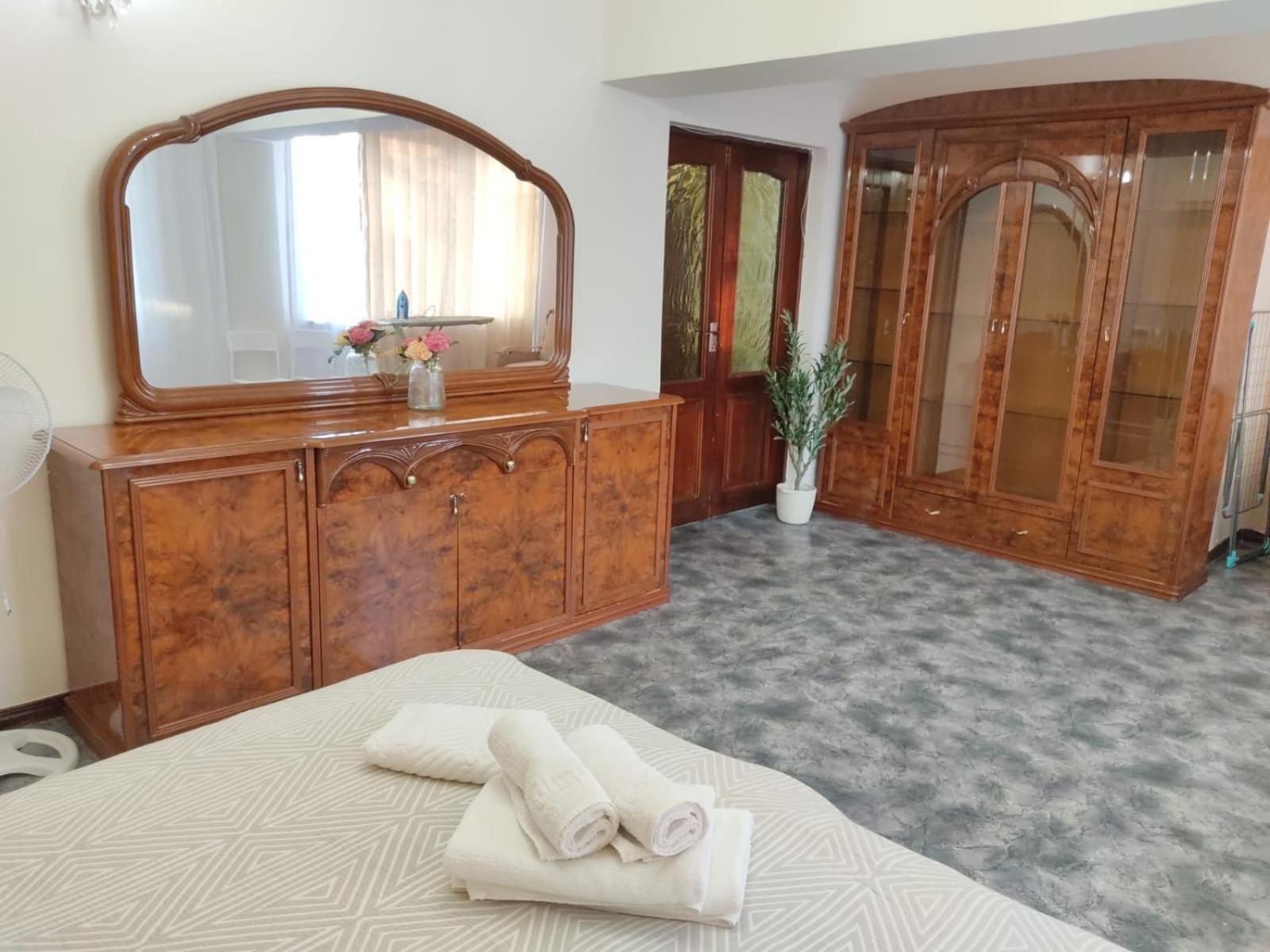 Like Home Apartments&Rooms Almaty Luaran gambar