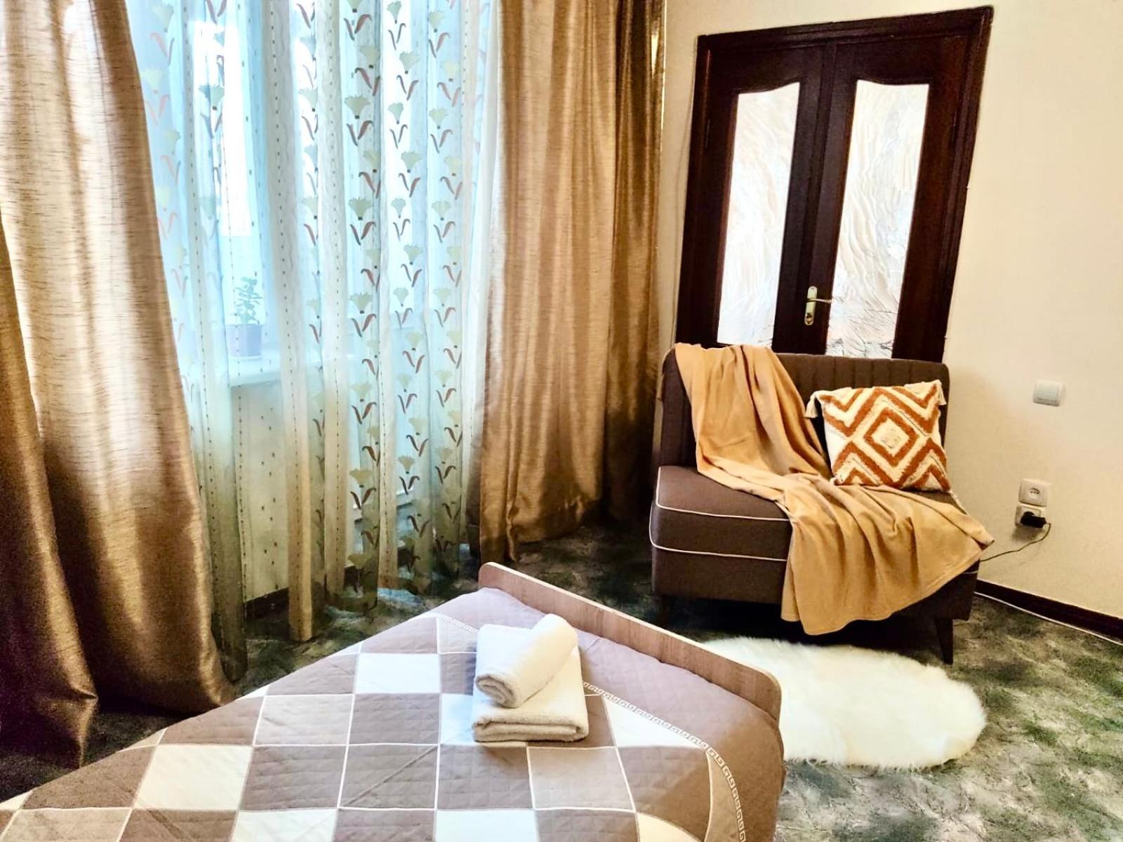 Like Home Apartments&Rooms Almaty Luaran gambar