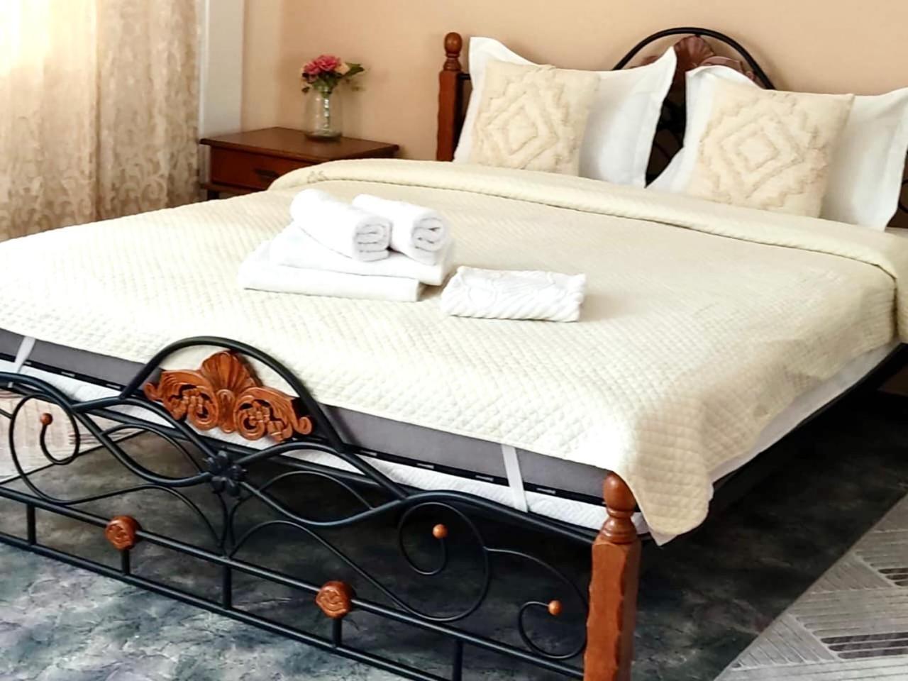 Like Home Apartments&Rooms Almaty Luaran gambar